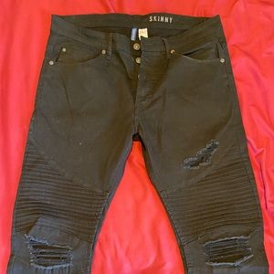 Skinny black ripped divided jeans